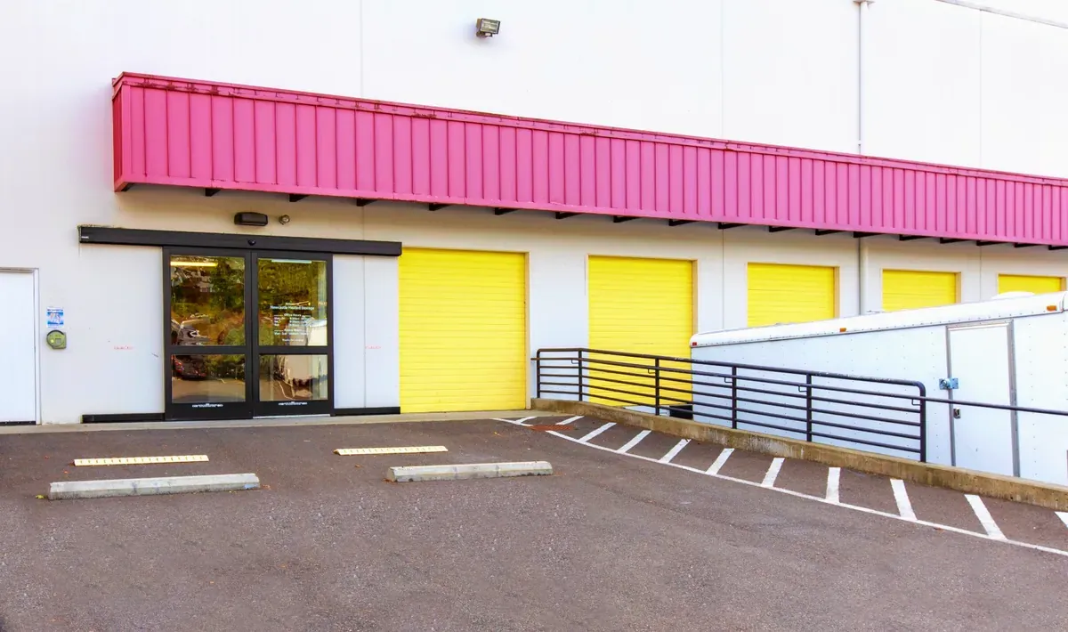 Loading bay